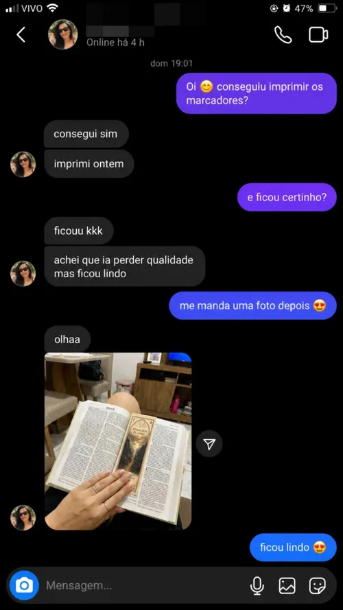 Print de conversa: cliente mostrando o marcador Ainda Que Eu Ande impresso na Bíblia